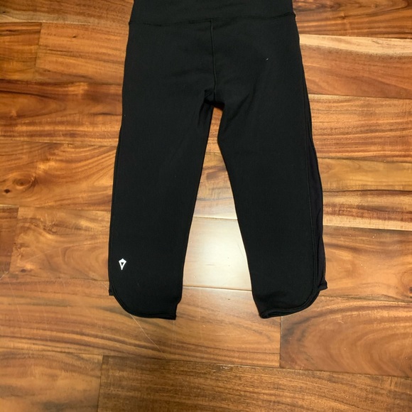 Ivviva cropped leggings - Picture 2 of 3